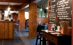Oak Inn